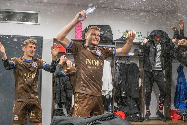 龄人在水中 龄人在水中